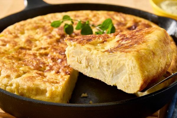 Recetas clásicas de la cocina Española: Gazpacho Andaluz, Tortilla española, Croquetas y Paella Valenciana